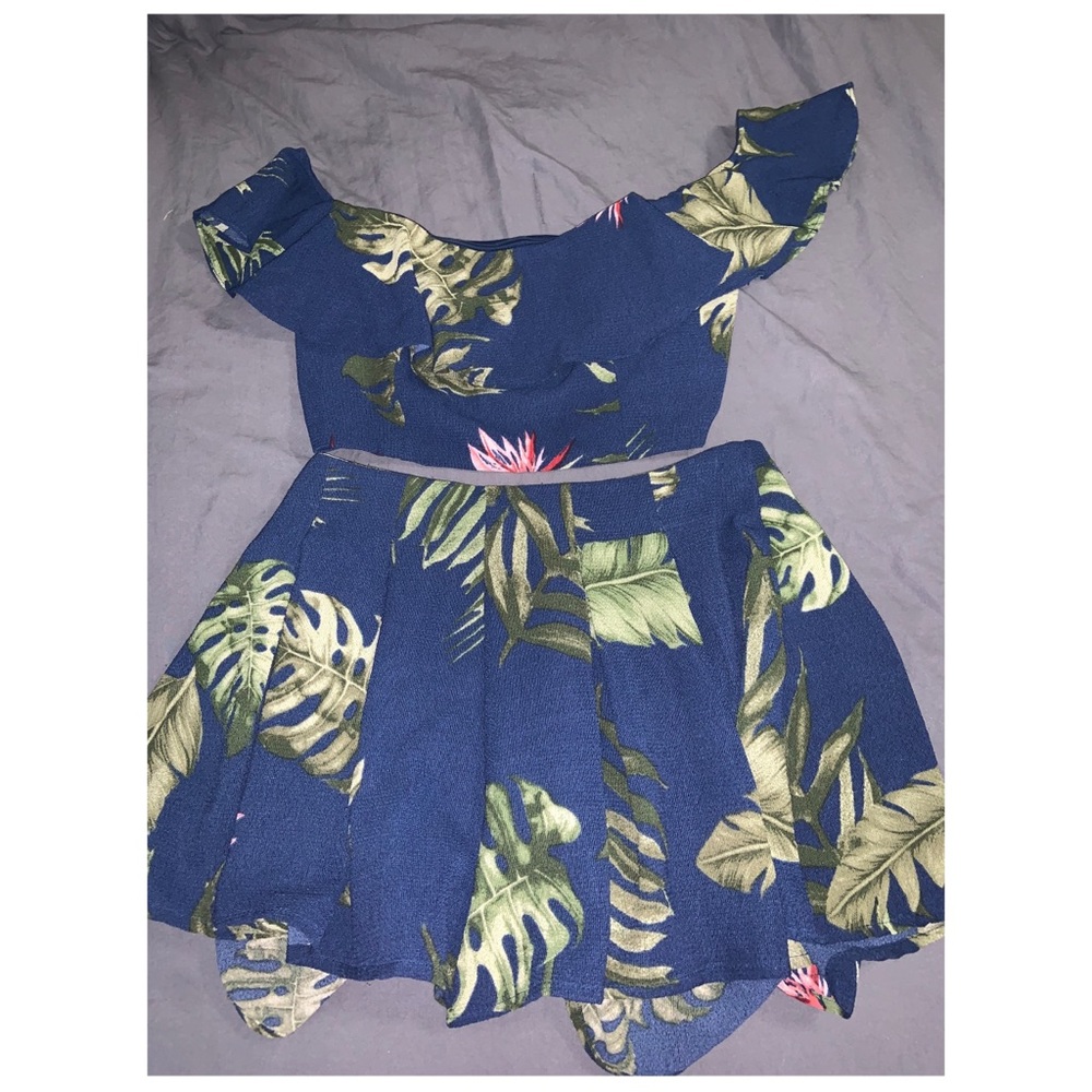 SOLD‼️Absolutely beautiful two piece set